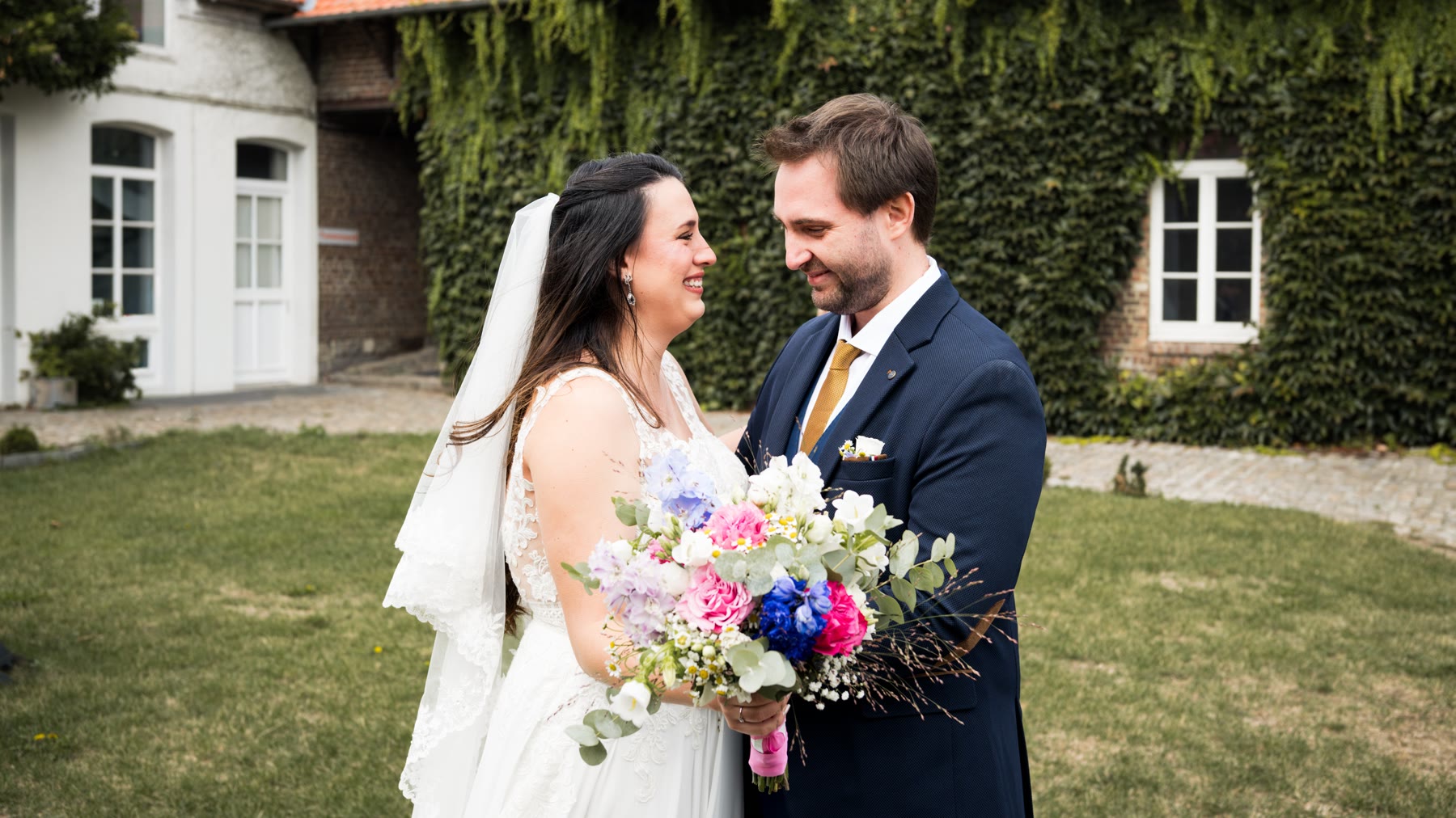 Ana et Fabien, portrait complice après la cérémonie